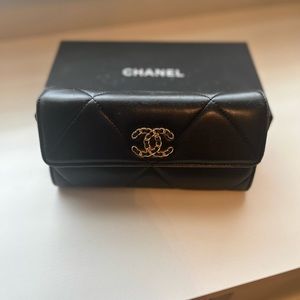 Auth Chanel 19 Trifold Flap Quilted Lambskin Wallet